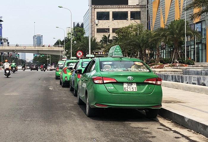 Tai xe taxi, xe om dieu dung vi dich Covid-19 - Hinh anh 1