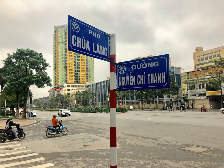 Duong pho Ha Noi vang lang trong ngay dau cach ly xa hoi - Hinh anh 11