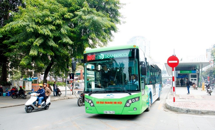 Ganh nang gia nhien lieu keo doanh nghiep van tai chim sau - Hinh anh 1