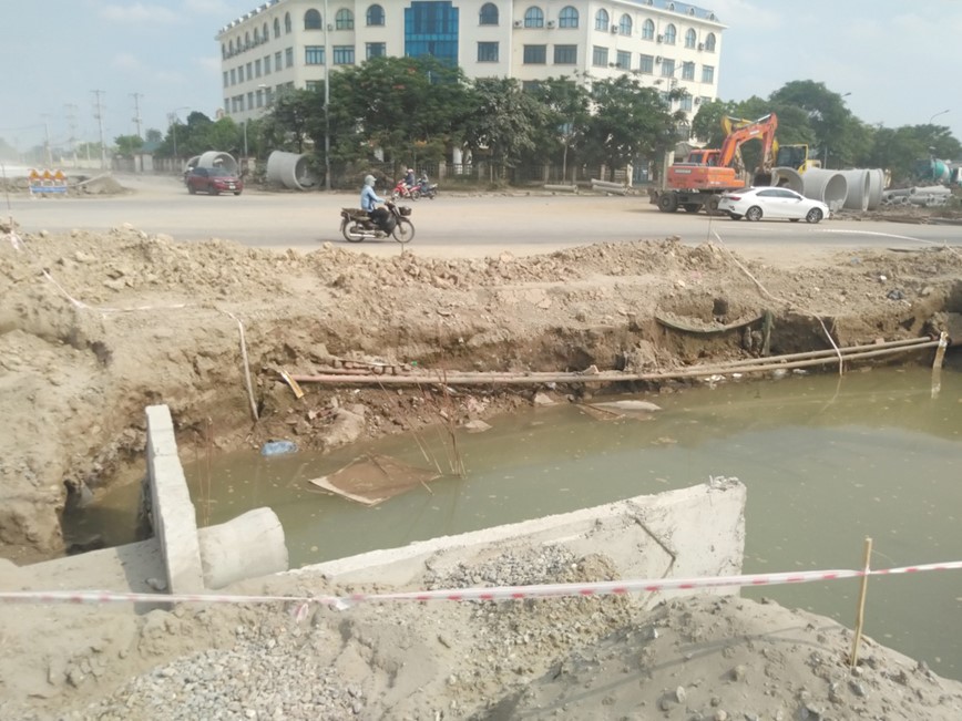 Thi cong duong tram ty nhu “bay” nguoi tham gia giao thong - Hinh anh 1