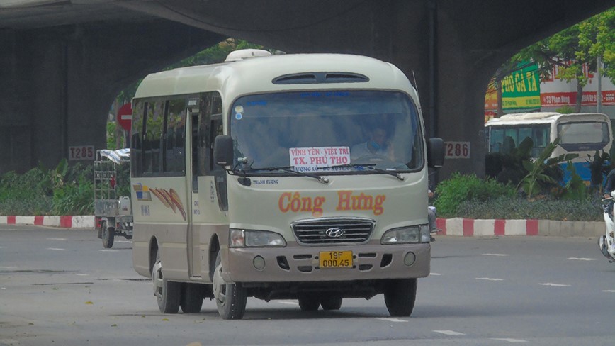 Ngay dau gian cach: Nhieu tuyen duong Ha Noi van dong duc - Hinh anh 10