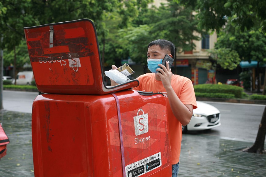 Ha Noi mo cua tro lai, lieu co thieu shipper? - Hinh anh 1