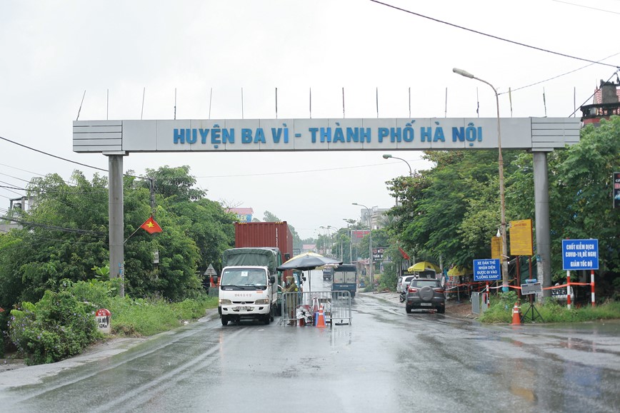 24h: Ha Noi kiem soat 17.757 phuong tien tai chot kiem soat cua ngo - Hinh anh 1