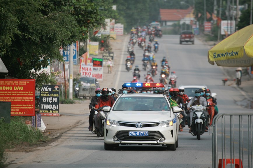 Nhung dua tre con “cap nach” trong dong nguoi di cu lich su - Hinh anh 6