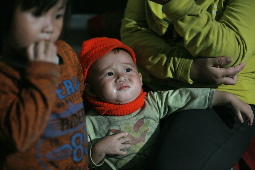 Nhung dua tre con “cap nach” trong dong nguoi di cu lich su - Hinh anh 9