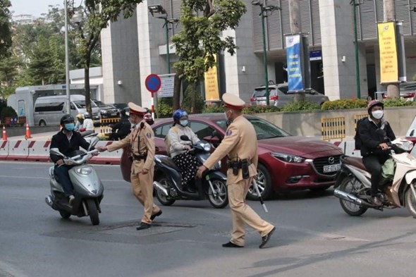 Phat hien, xu ly 2.363 truong hop vi pham luat giao thong trong tuan giap Tet Nguyen dan - Hinh anh 1