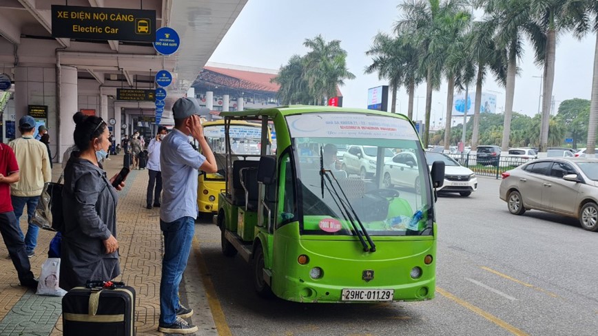 So GTVT Ha Noi: Yeu cau chan chinh hoat dong cua xe dien tai Cang hang khong Noi Bai - Hinh anh 1