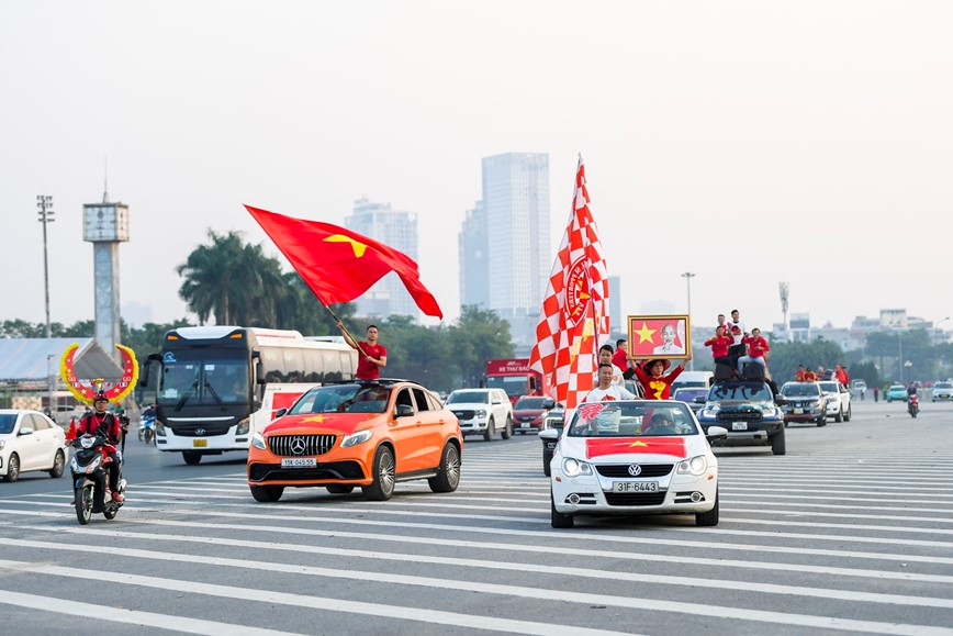 Co dong vien Viet Nam voi sac do “ham nong” san van dong My Dinh - Hinh anh 1